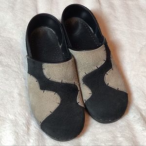 Dansko Stitched Suede Clogs - Black & Tan